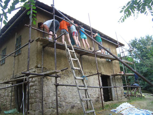 Продужава живот старим кућама од блата